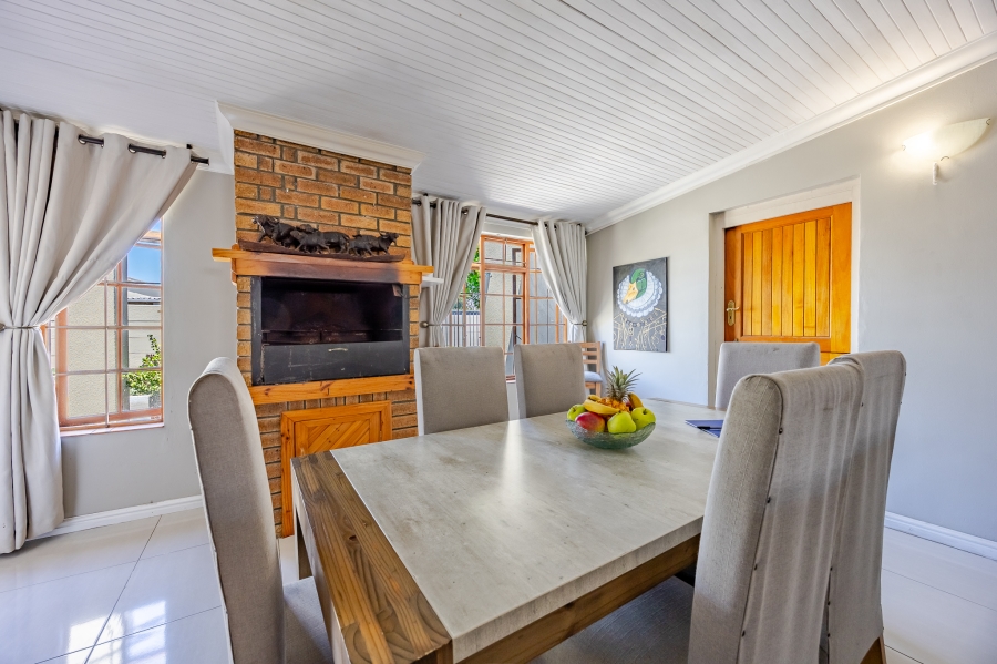 5 Bedroom Property for Sale in Bothasig Western Cape